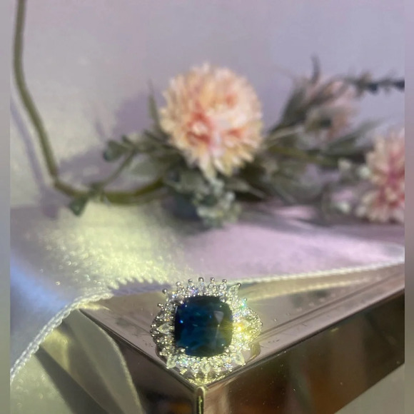 Gorgeous Blue Cubic Zirconia Simulated Blue Sapphire Ring Women in Sil… - Picture 2 of 8